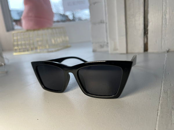 All Black Cat Eye Sunglasses